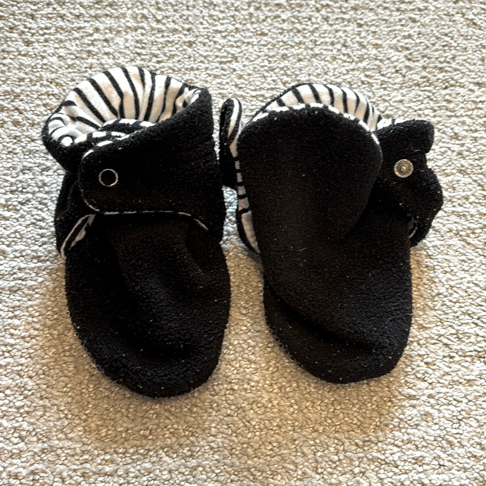 Ella Bonna Unisex Baby Booties